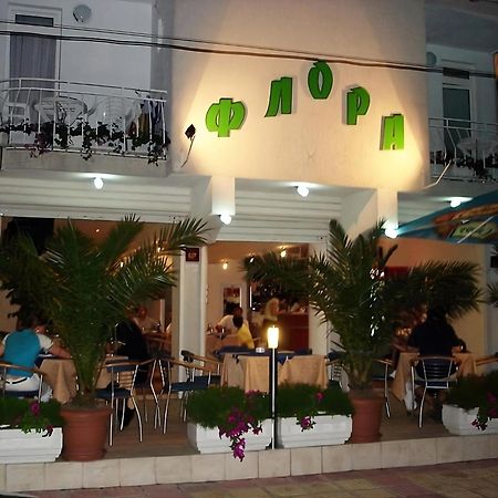 Guesthouse Flora Kiten  Bagian luar foto
