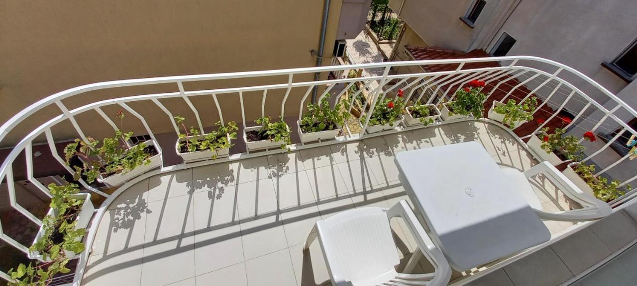 Guesthouse Flora Kiten  Bagian luar foto