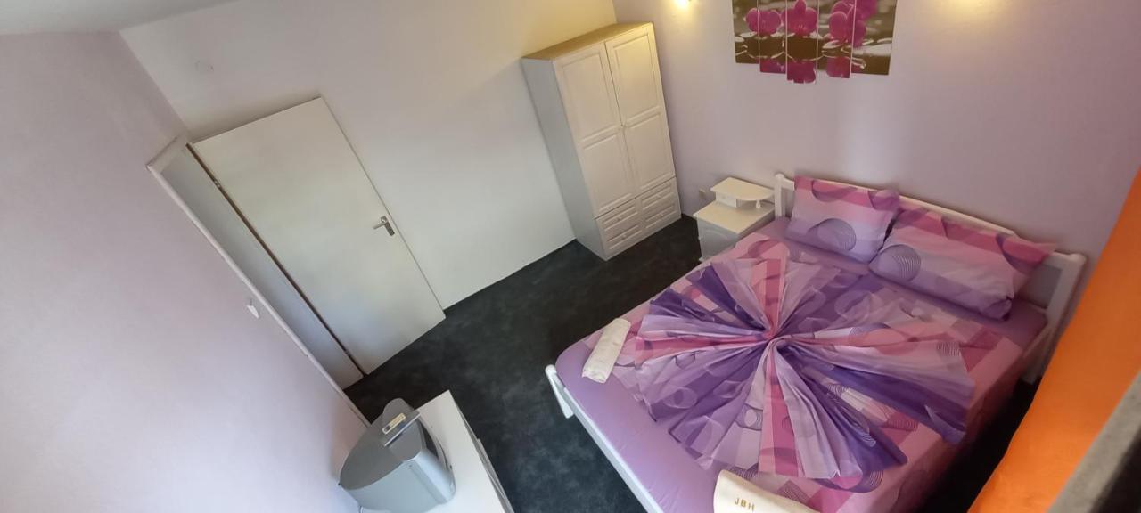 Guesthouse Flora Kiten  Bagian luar foto