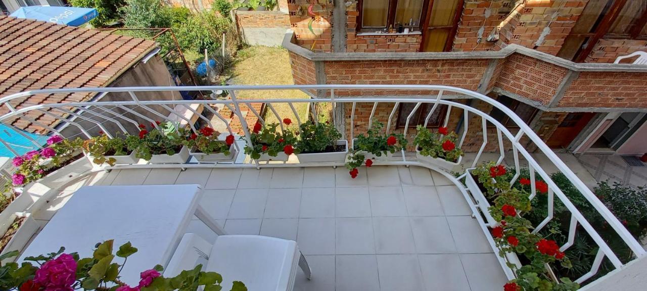 Guesthouse Flora Kiten  Bagian luar foto