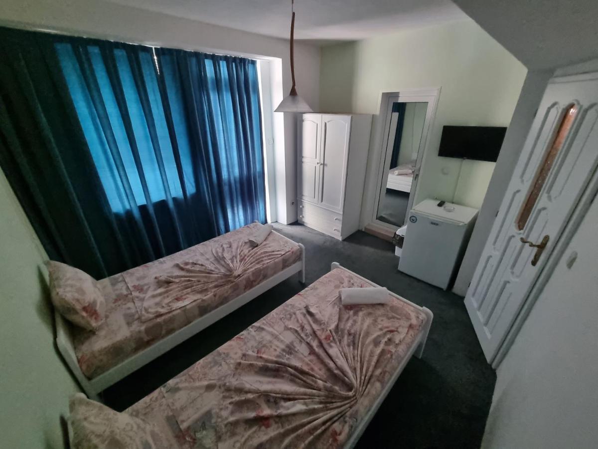 Guesthouse Flora Kiten  Bagian luar foto
