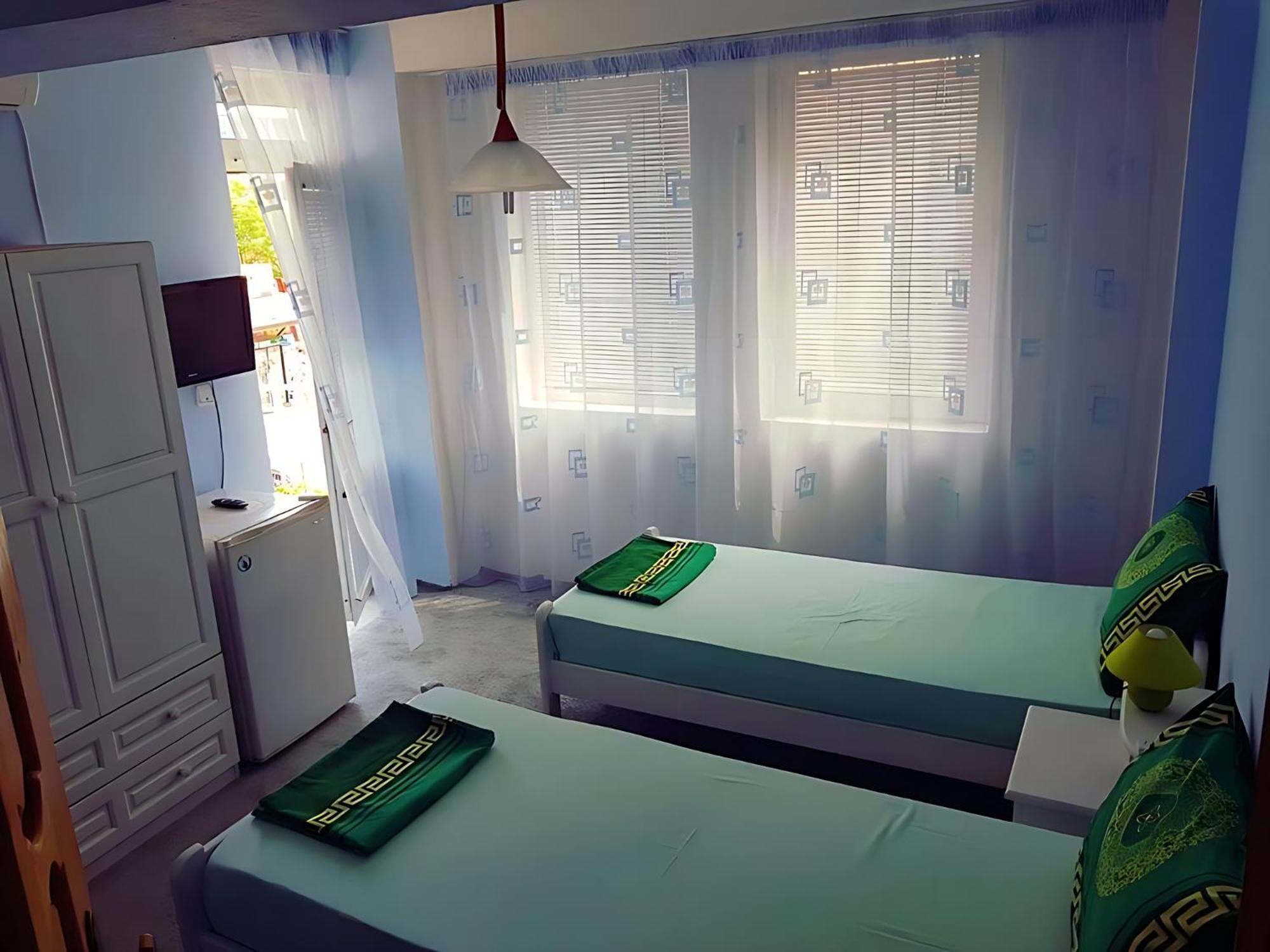 Guesthouse Flora Kiten  Bagian luar foto