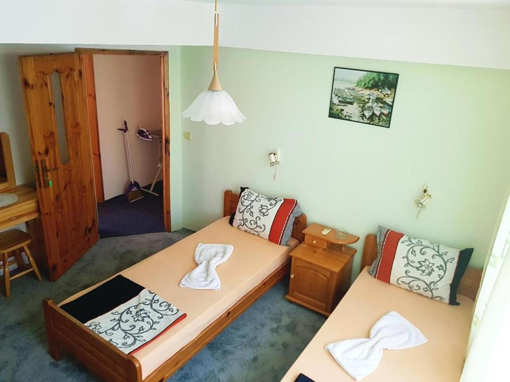 Guesthouse Flora Kiten  Bagian luar foto