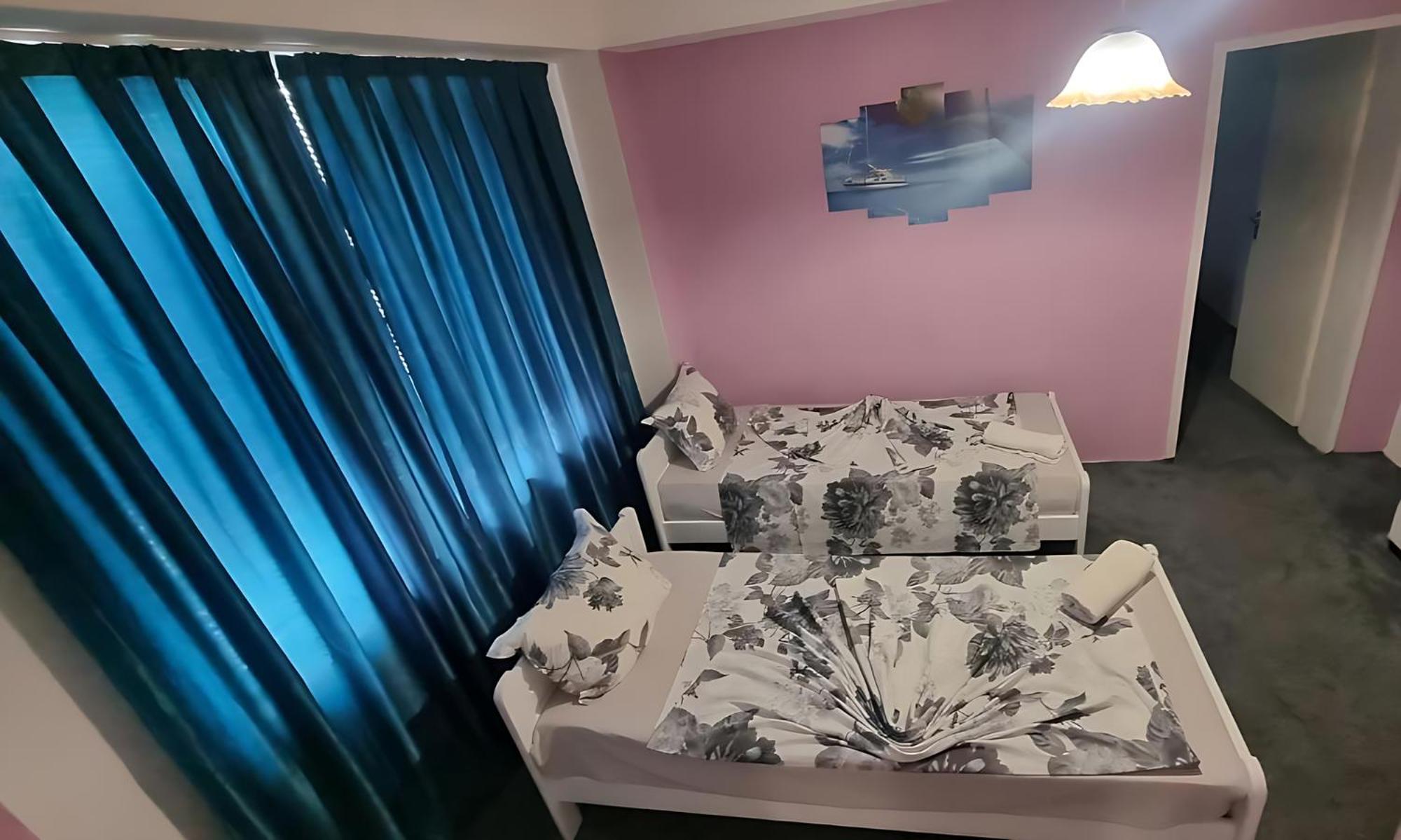 Guesthouse Flora Kiten  Bagian luar foto