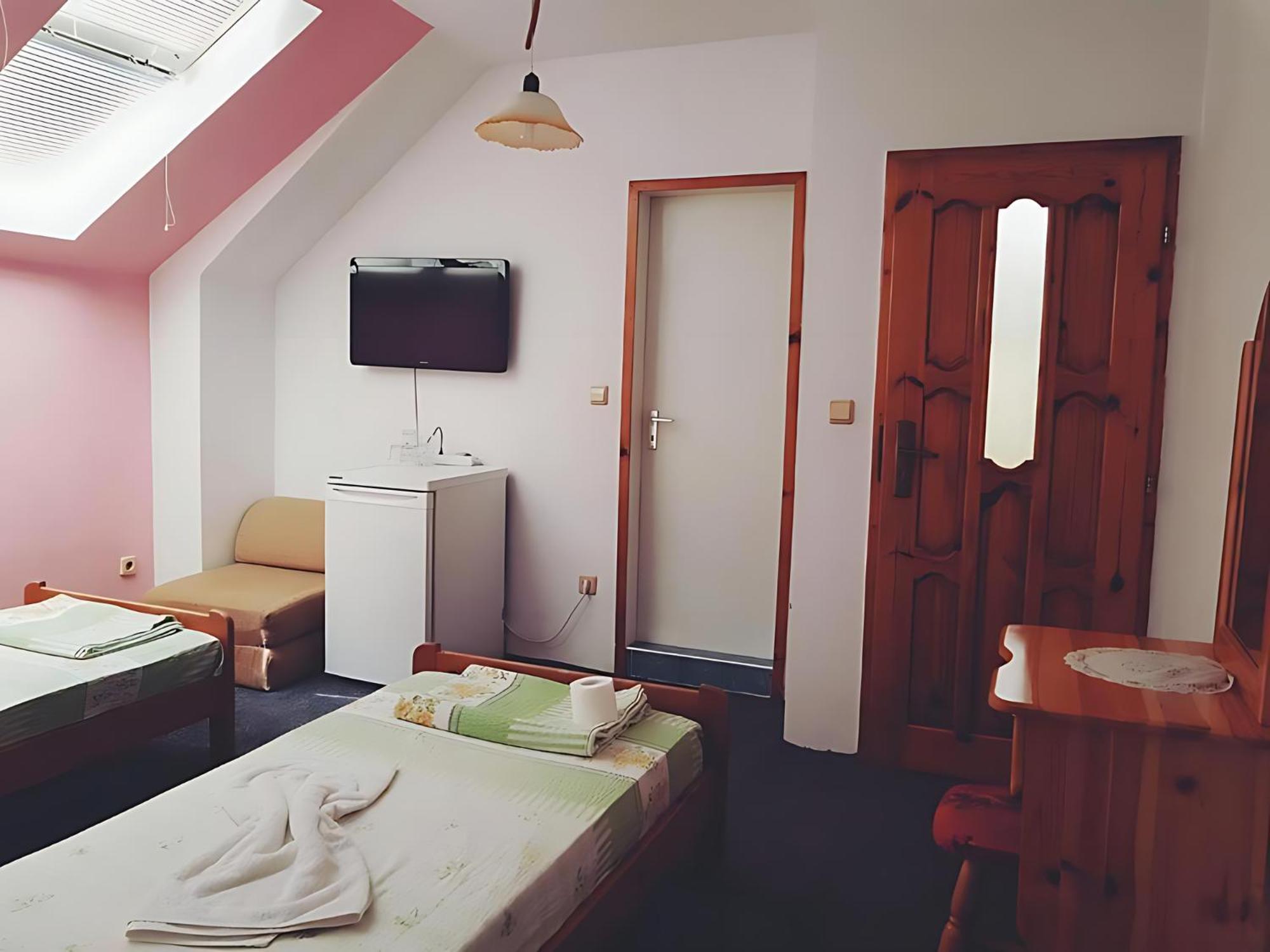 Guesthouse Flora Kiten  Bagian luar foto