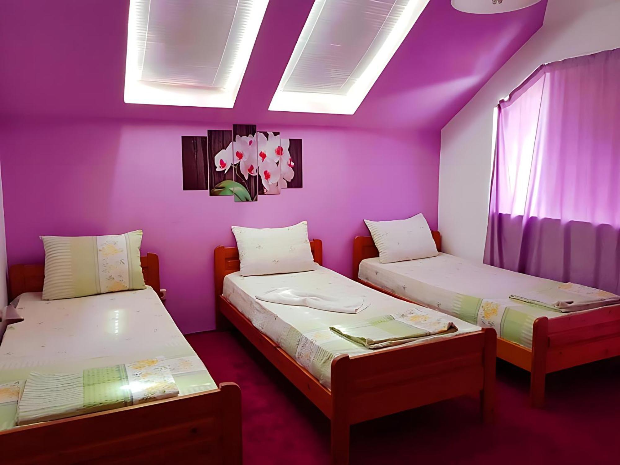 Guesthouse Flora Kiten  Bagian luar foto