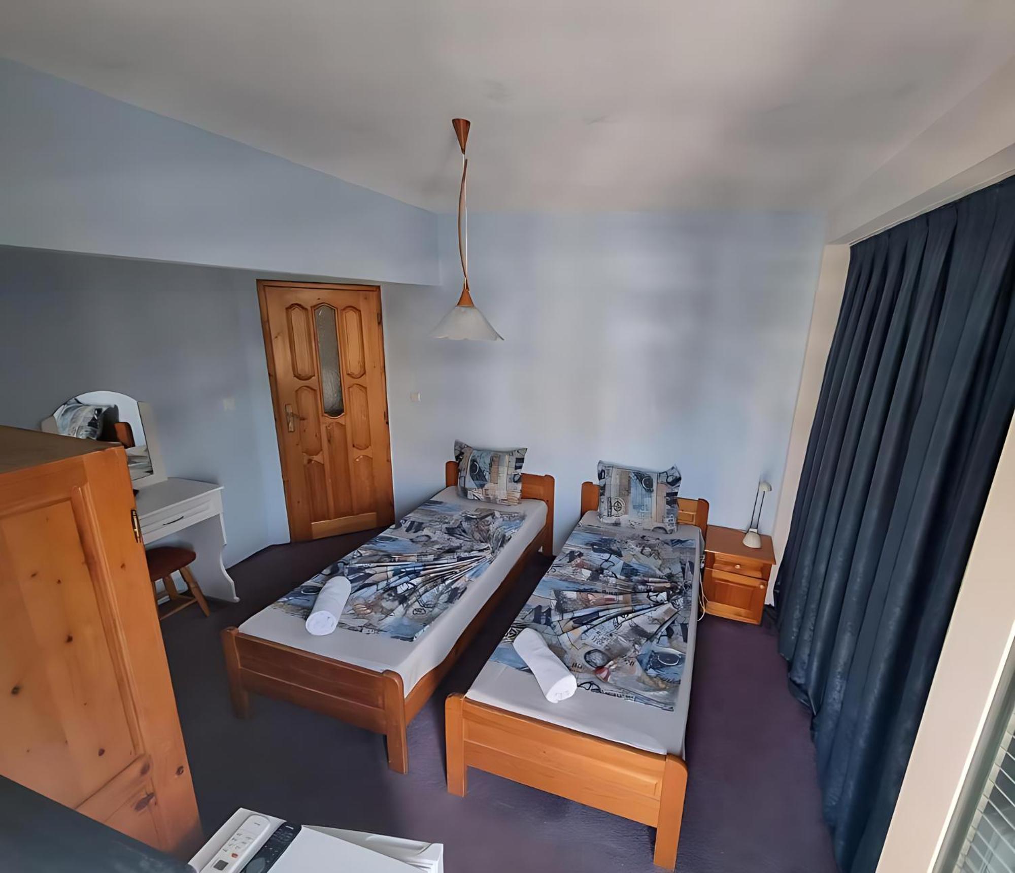 Guesthouse Flora Kiten  Bagian luar foto