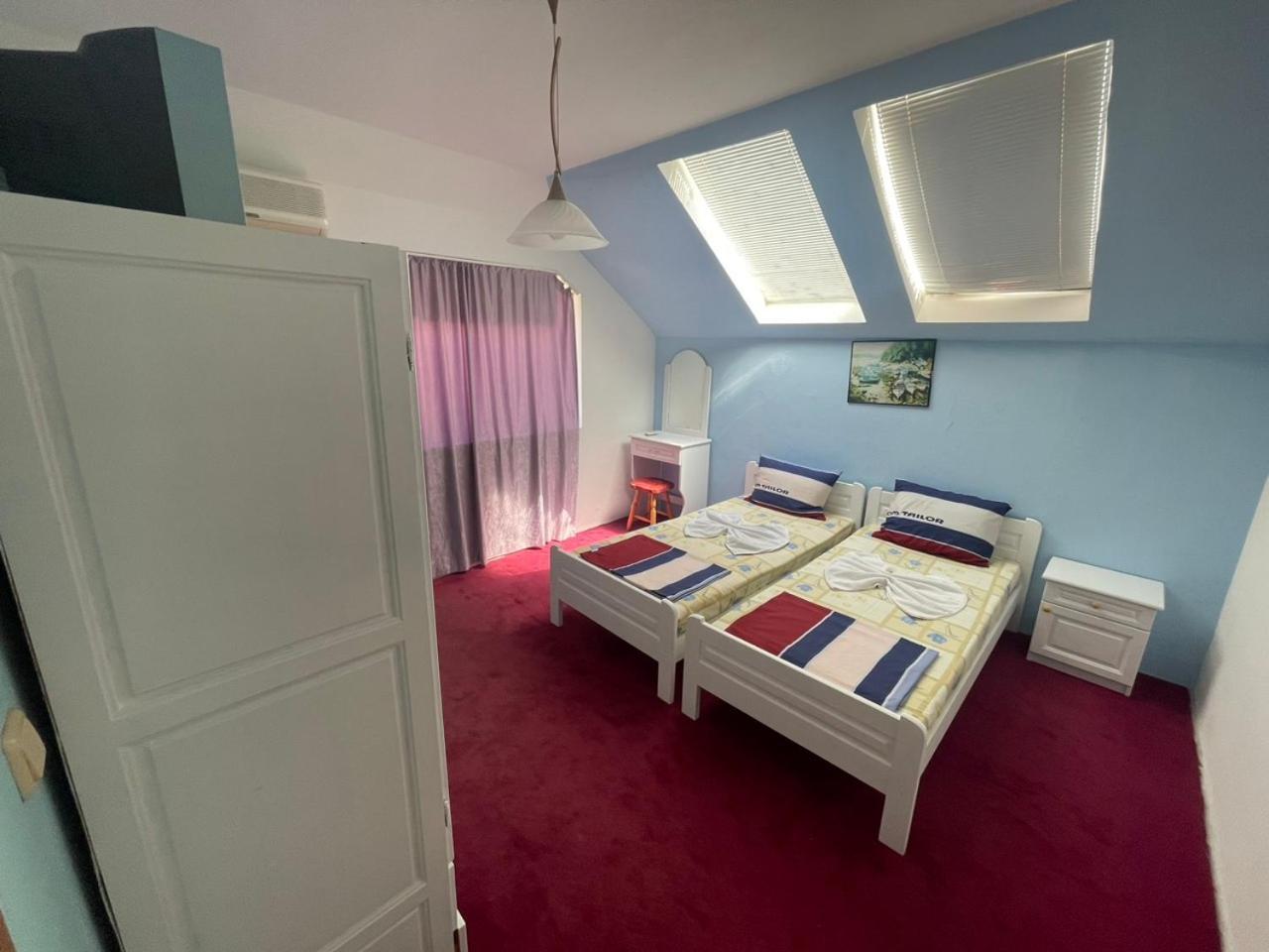Guesthouse Flora Kiten  Bagian luar foto