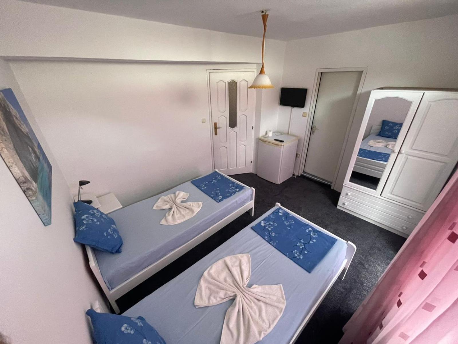 Guesthouse Flora Kiten  Bagian luar foto