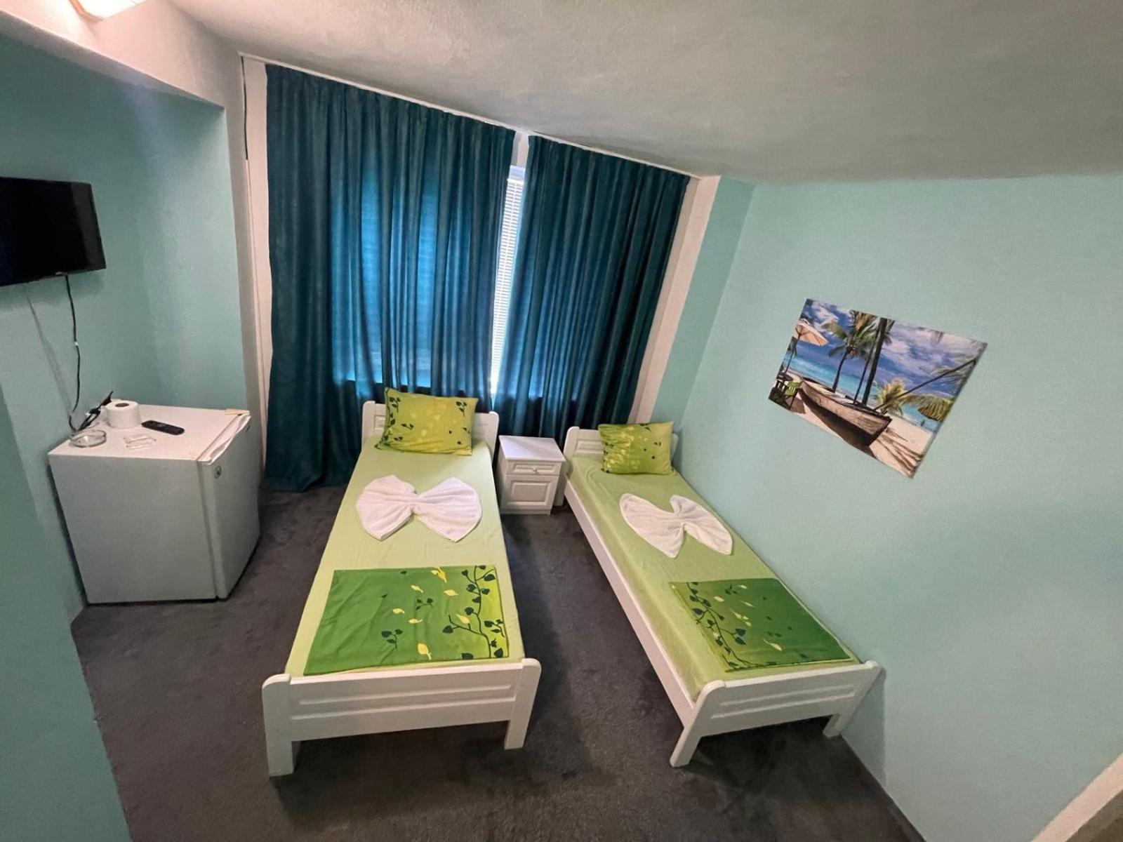 Guesthouse Flora Kiten  Bagian luar foto